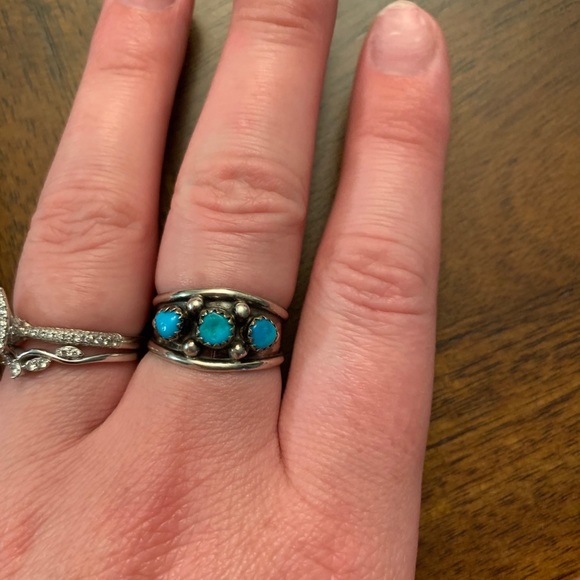Turquoise and silver ring - Picture 2 of 3